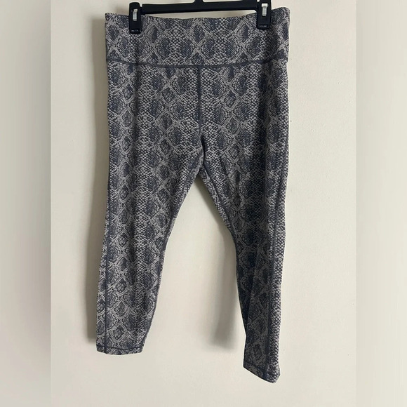 Athleta women’s Ultimate 7/8 Tight leggings L - Picture 1 of 9